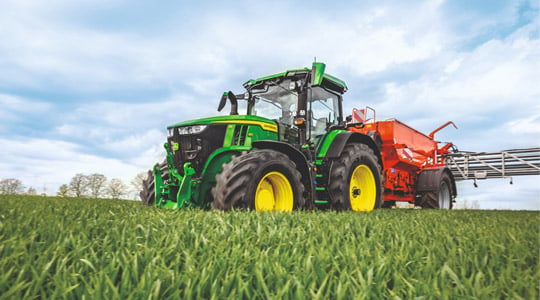 Connected John Deere tractor during fertilizer 