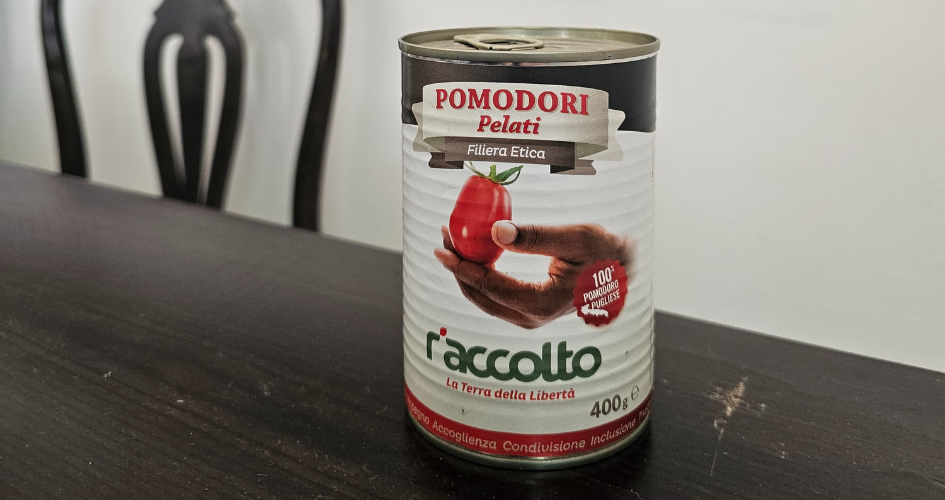 Tomato can with tomatoes produces from Casa Sankara