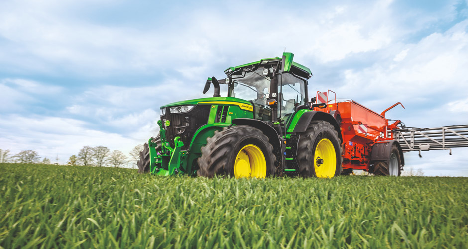 Connected John Deere tractor during fertilizer 