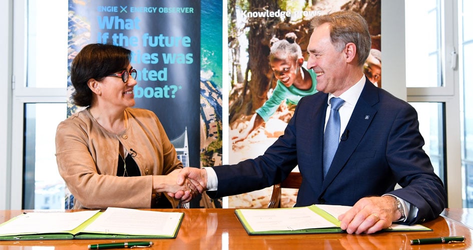 Michèle Azalbert and Yves Bonte signing